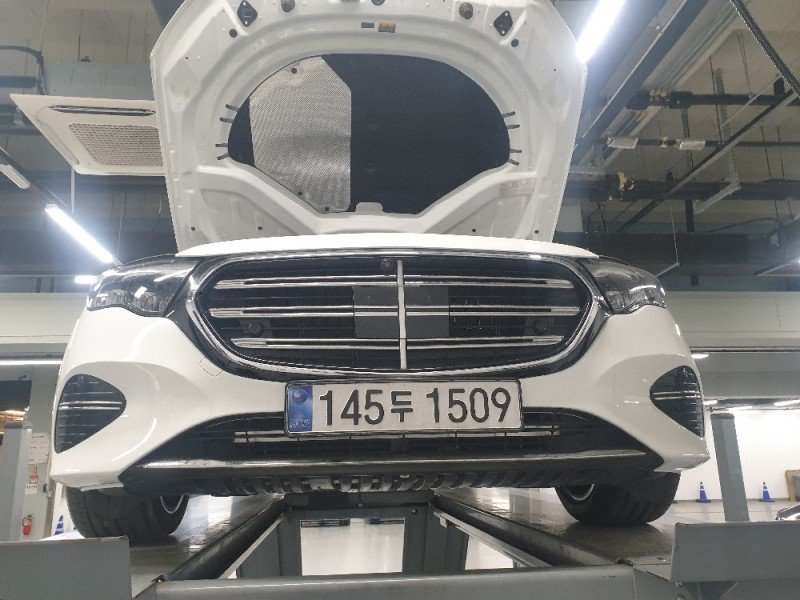 MERCEDES-BENZ E-CLASS - View 1