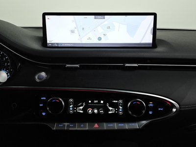2022 Genesis GV70 — миниатюра 18