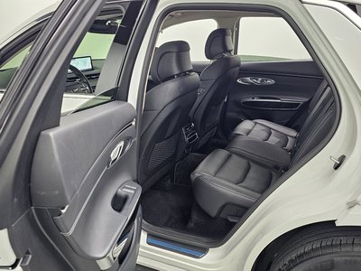 2022 Genesis GV70 — миниатюра 28