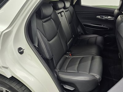 2022 Genesis GV70 — миниатюра 17