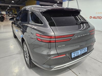 صورة 3 لـ 2022 Genesis ELECTRIFIED GV70