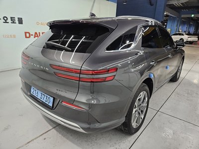 صورة 7 لـ 2022 Genesis ELECTRIFIED GV70