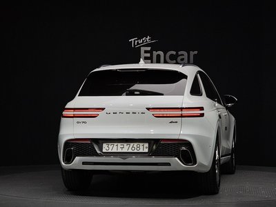 صورة 3 لـ 2022 Genesis GV70