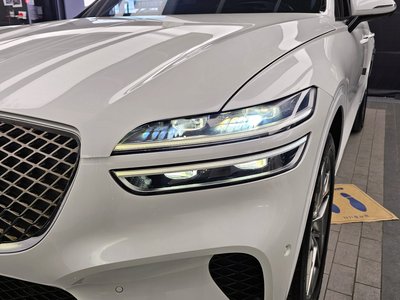 صورة 9 لـ 2022 Genesis GV70