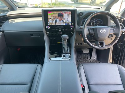 2025 TOYOTA ALPHARD photo 3