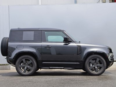 LAND ROVER DEFENDER - 10