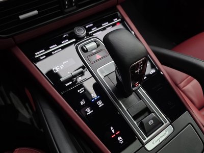 صورة 9 لـ 2023 Porsche CAYENNE