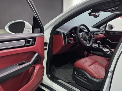 صورة 10 لـ 2023 Porsche CAYENNE