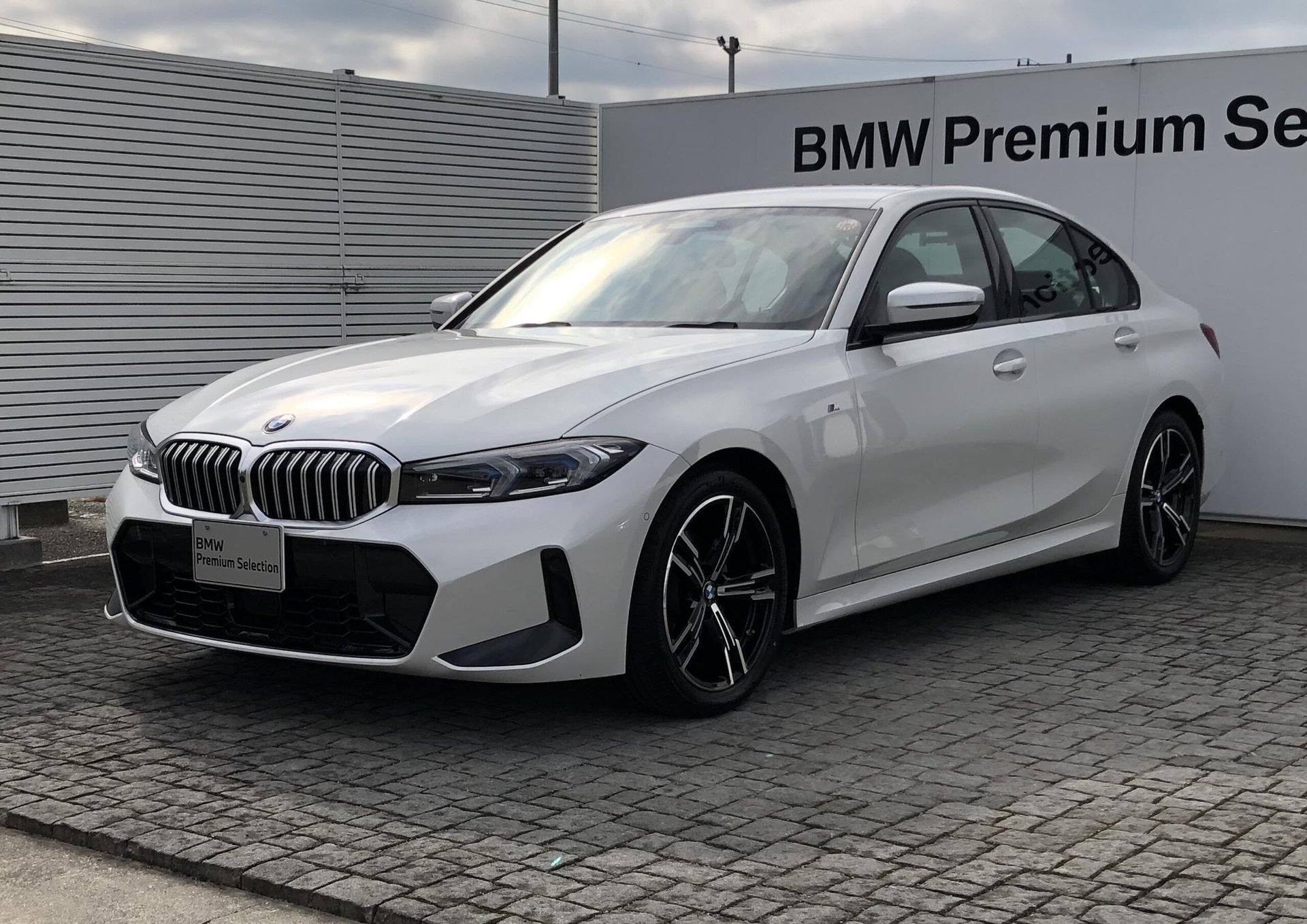 BMW 3 SERIES - View 1