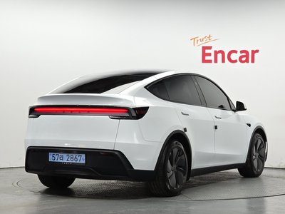 TESLA MODEL Y - 3