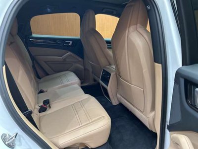2020 Porsche CAYENNE photo 8