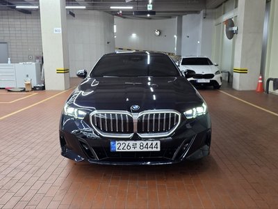 BMW 5 SERIES - 1