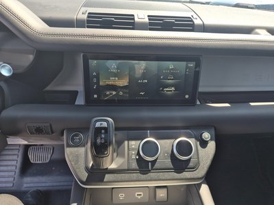 LAND ROVER DEFENDER - 4