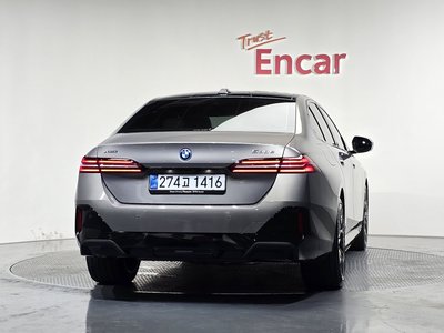 2025 BMW 5 SERIES photo 4