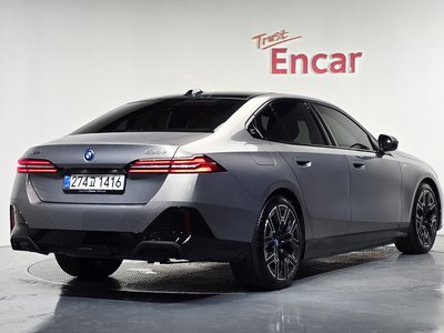 2025 BMW 5 SERIES photo 3