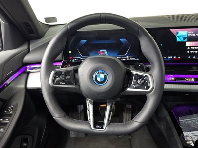 2025 BMW 5 SERIES thumbnail 19