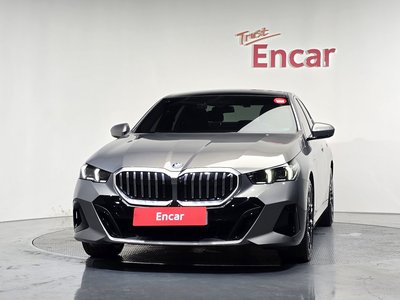 2025 BMW 5 SERIES photo 2
