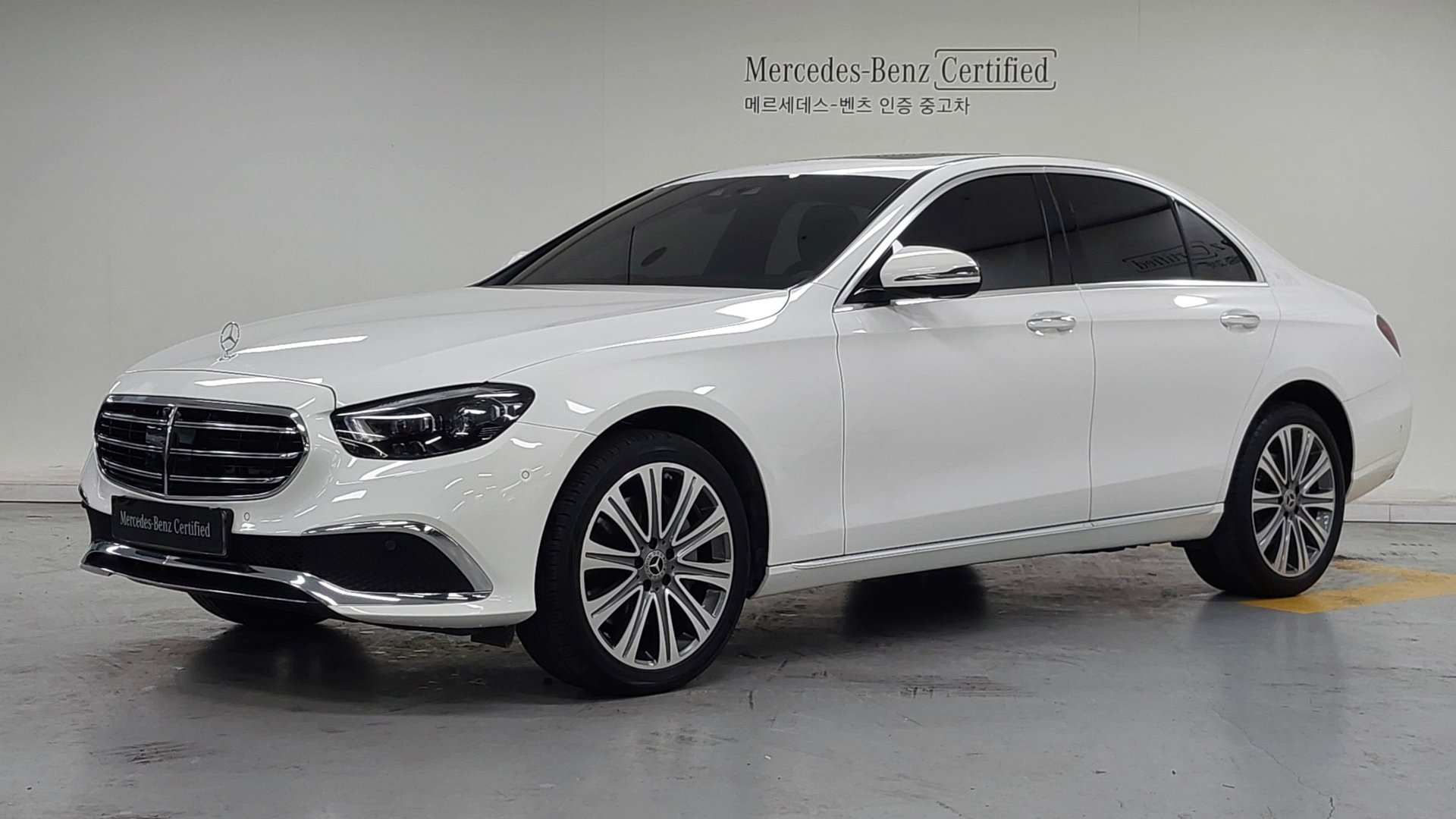 MERCEDES-BENZ E-CLASS - View 1