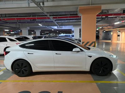 TESLA MODEL 3 - 5