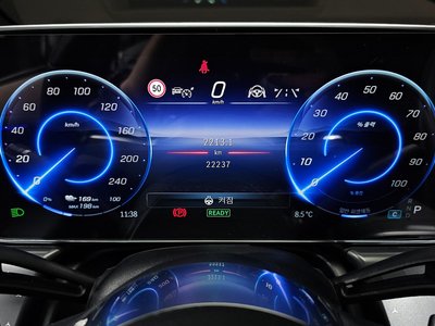 MERCEDES-BENZ EQE - 8