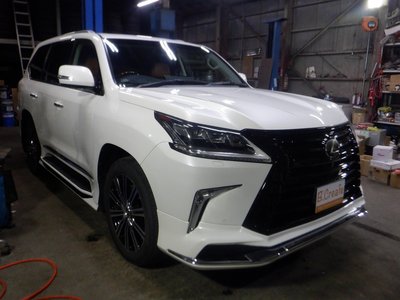 2016 Lexus LX photo 4
