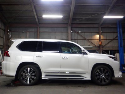 2016 Lexus LX photo 10