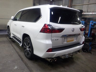2016 Lexus LX photo 6