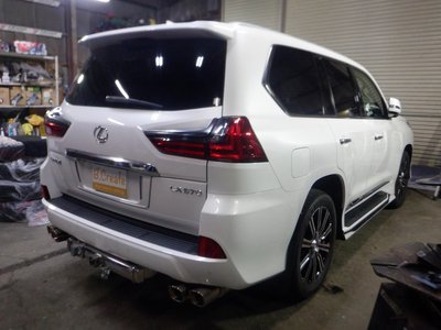 2016 Lexus LX photo 8