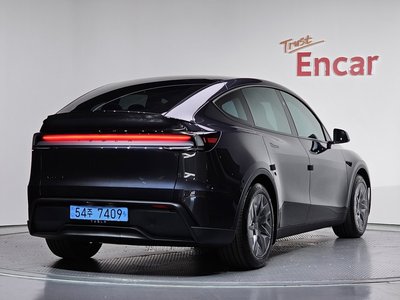 TESLA MODEL Y - 4