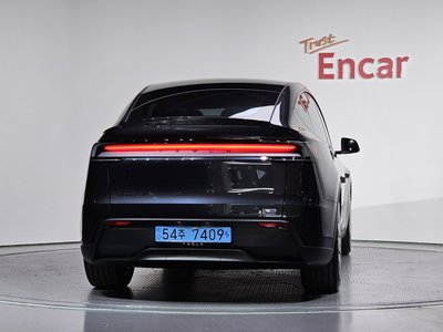 TESLA MODEL Y - 3