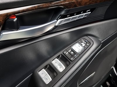 2020 Genesis G90 — миниатюра 17