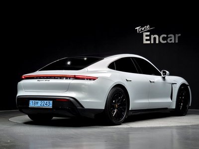 PORSCHE TAYCAN - 2