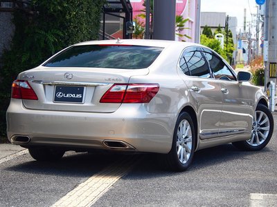 2011 LEXUS LS photo 4