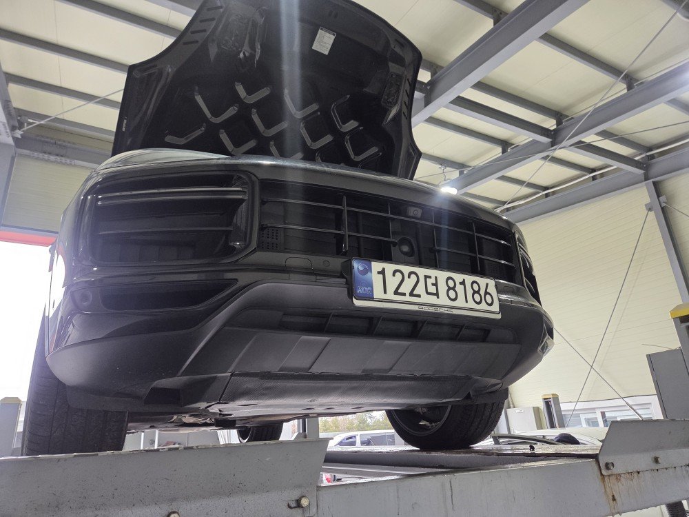 PORSCHE CAYENNE - View 1