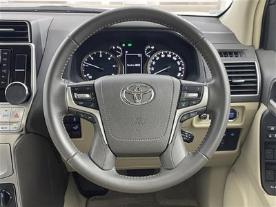 TOYOTA LAND CRUISER PRADO - 8