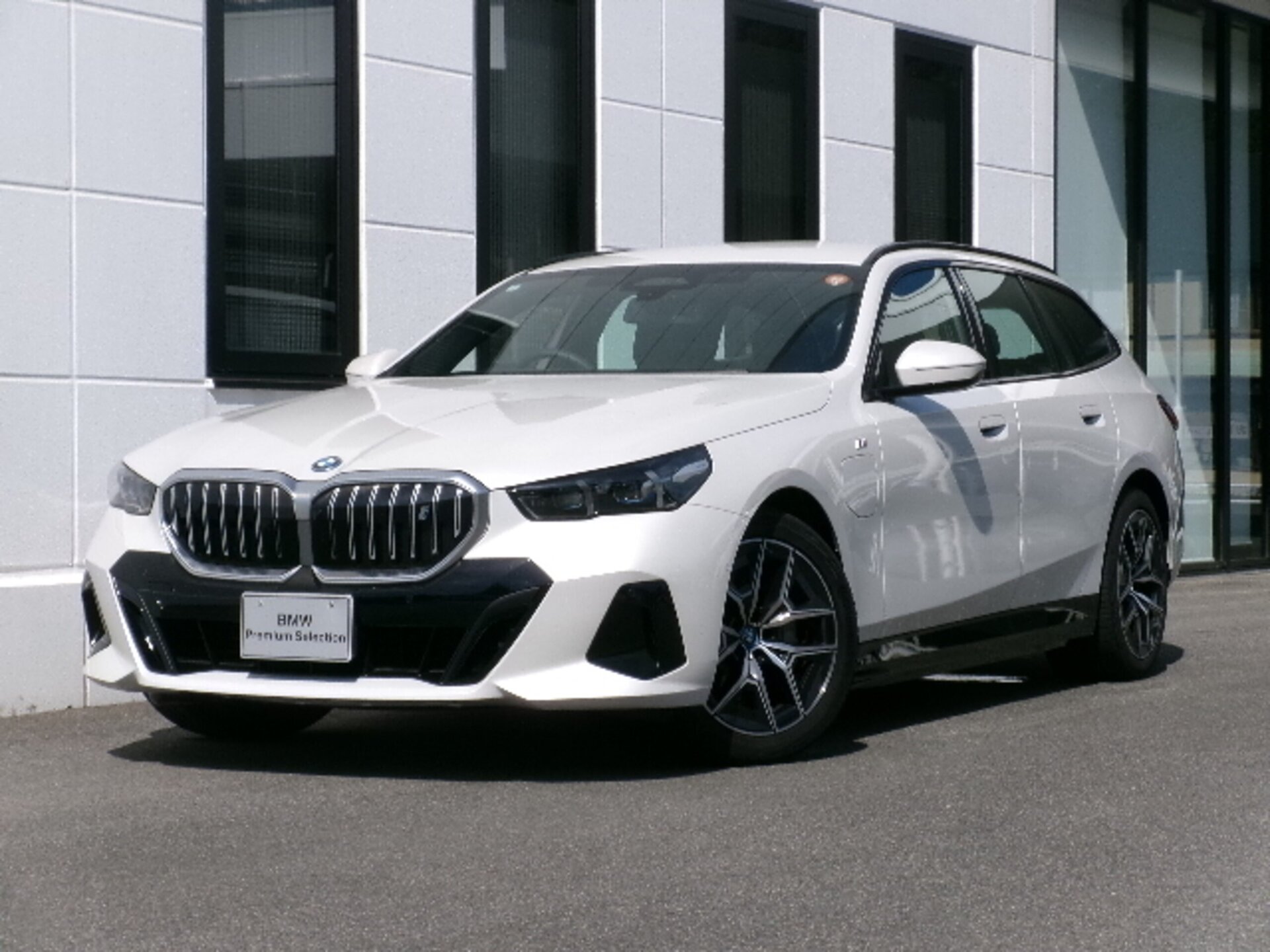 BMW I5 TOURING - View 1