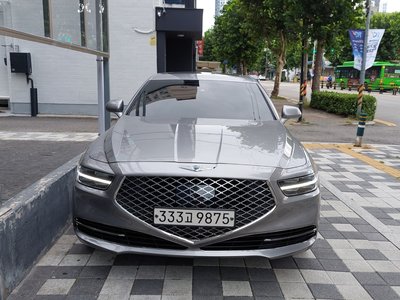 2021 Genesis G90 photo 2