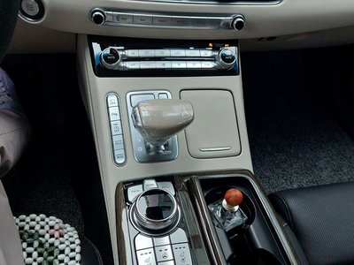 2021 Genesis G90 photo 9