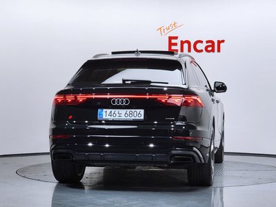 AUDI Q8 - 3