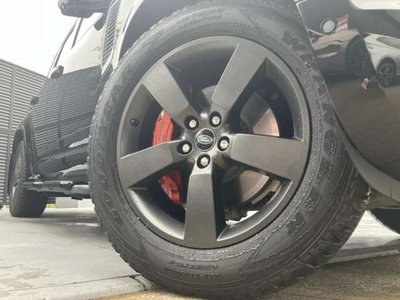 LAND ROVER DEFENDER - 8