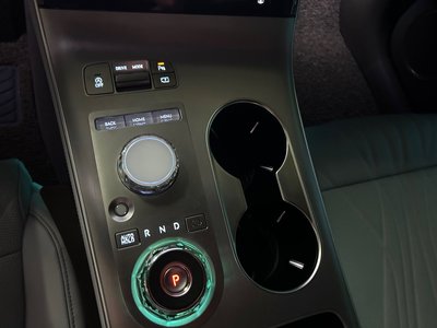 2024 Genesis GV70 thumbnail 12