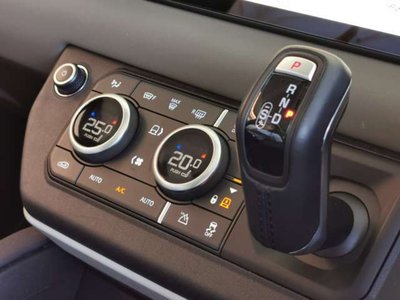صورة 10 لـ 2023 LAND Rover DEFENDER