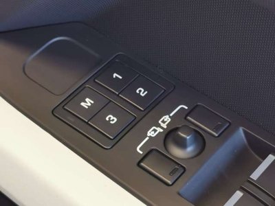 2023 LAND Rover DEFENDER thumbnail 24