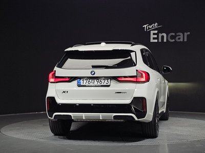 2025 BMW X1 photo 3