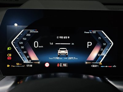 2025 BMW X1 photo 8