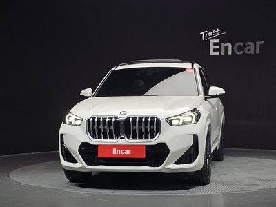 2025 BMW X1 photo 2