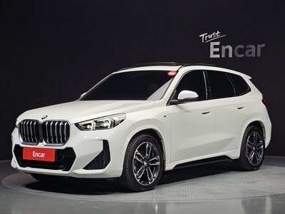 2025 BMW X1 photo 1