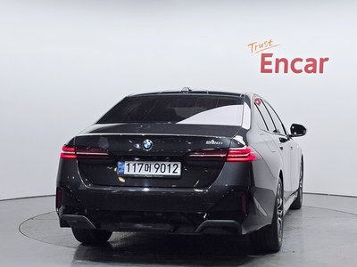 2023 BMW 5 SERIES 照片 3