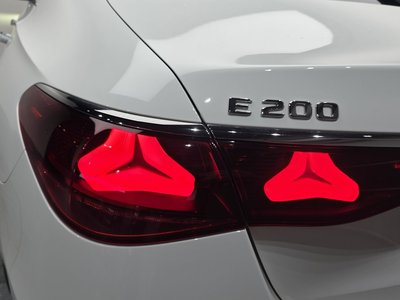 2025 Mercedes-BENZ E-CLASS 照片 10