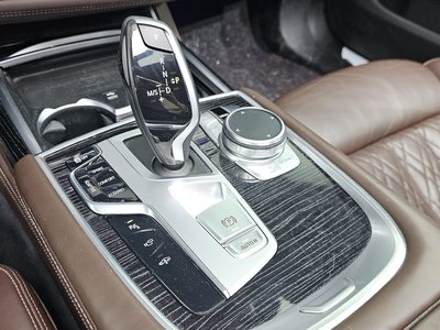 BMW 7 SERIES - 9